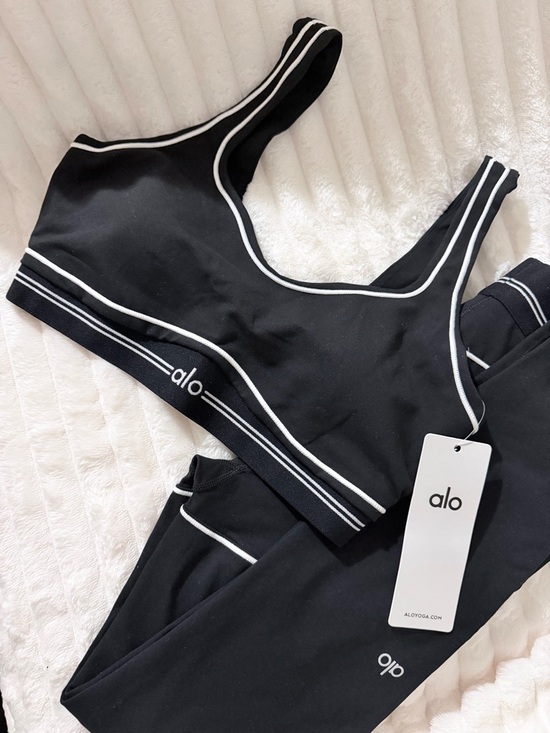 ALO Yoga Other - Alo Heart Throb Yoga Set size L